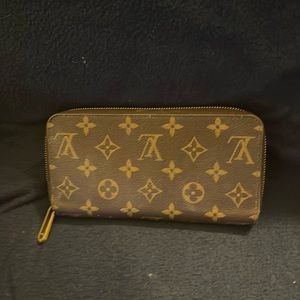Louis Vuitton Zippy Wallet